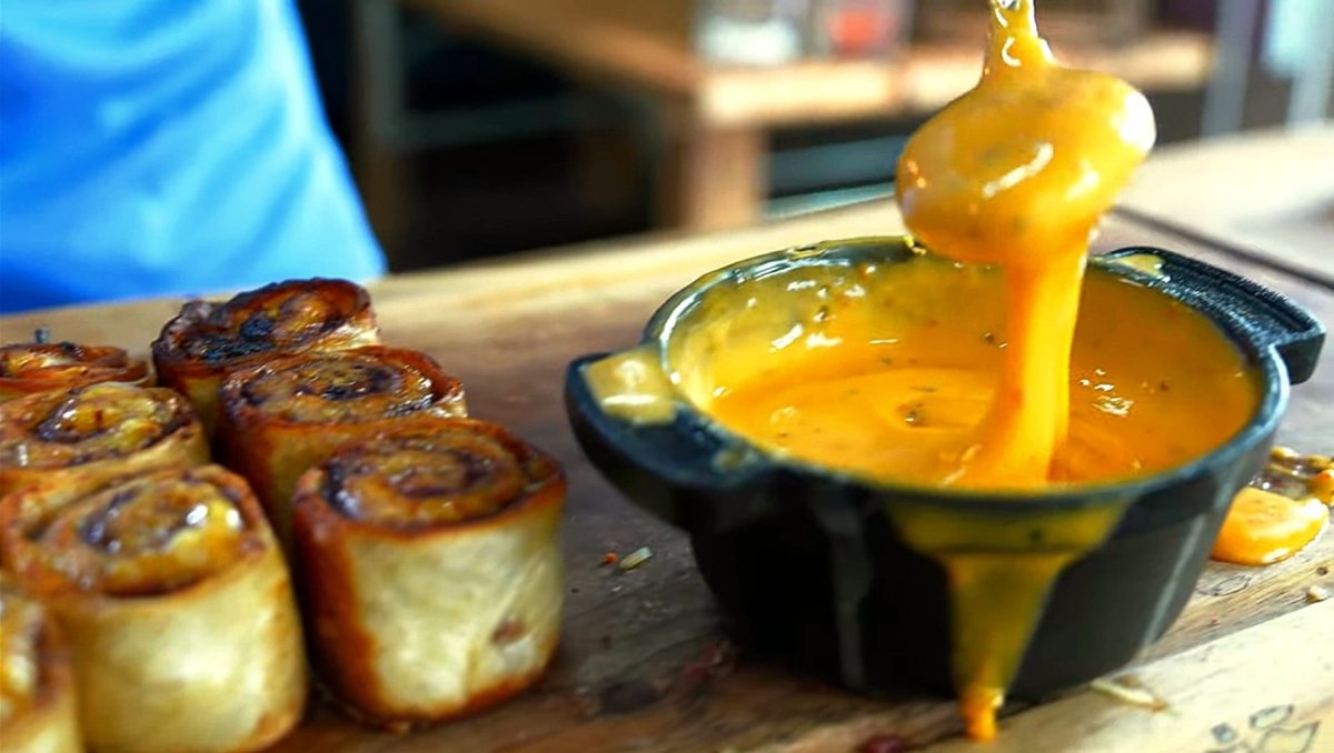 Cheeseburger Bites mit Chili Cheese Sauce - BABOSSA