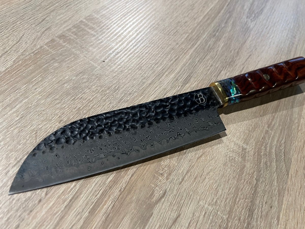 Aristocratic Santoku mit Griff aus Wüsteneisenholz - BABOSSAAristocratic Santoku mit Griff aus WüsteneisenholzMesserBABOSSABABOSSA
