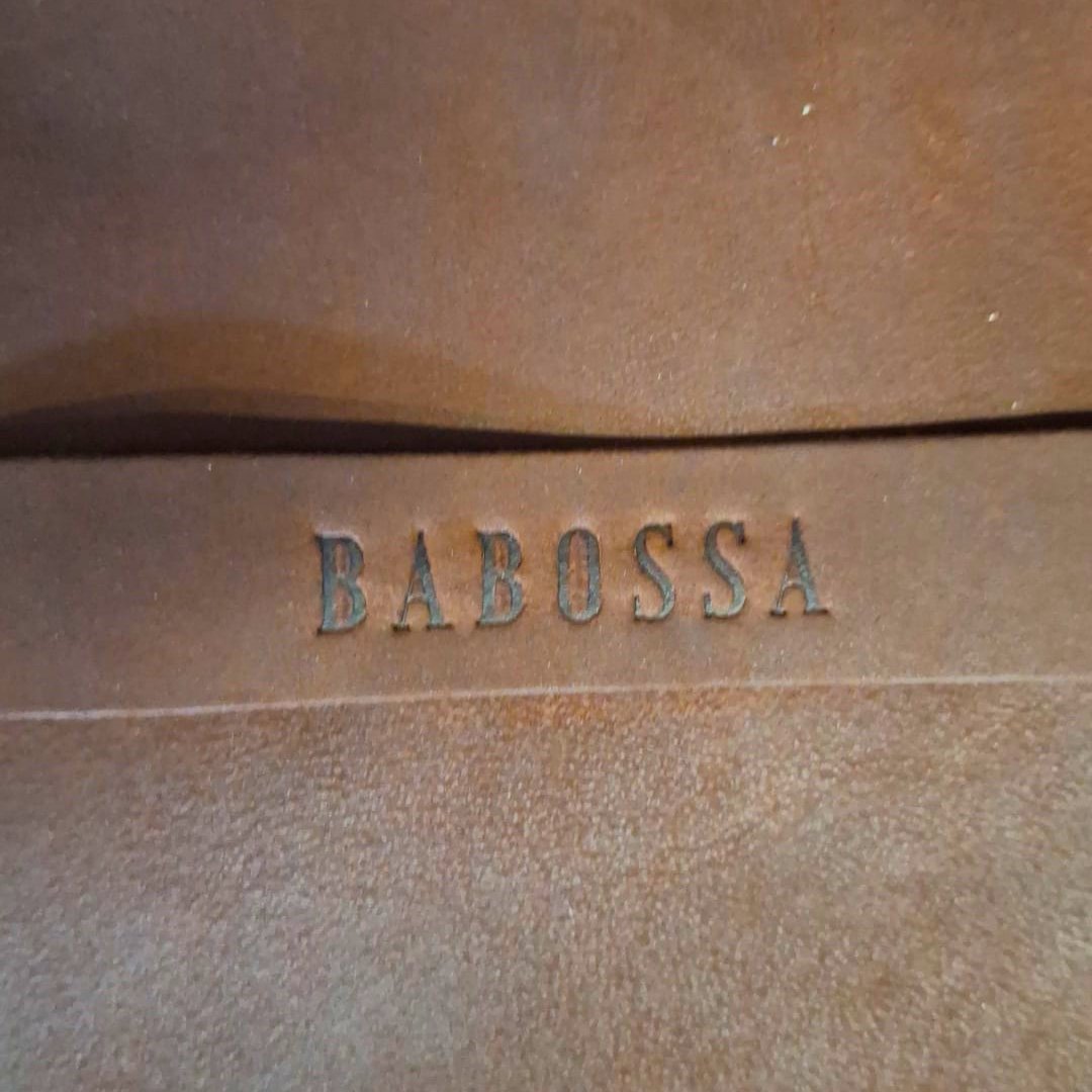 Exklusive Büffelleder Grillschürze | Robuste & Elegante BBQ Schürze in Edlem Kaffeebraun für Grillmeister - BABOSSAExklusive Büffelleder Grillschürze | Robuste & Elegante BBQ Schürze in Edlem Kaffeebraun für GrillmeisterSchürzeBABOSSABABOSSA